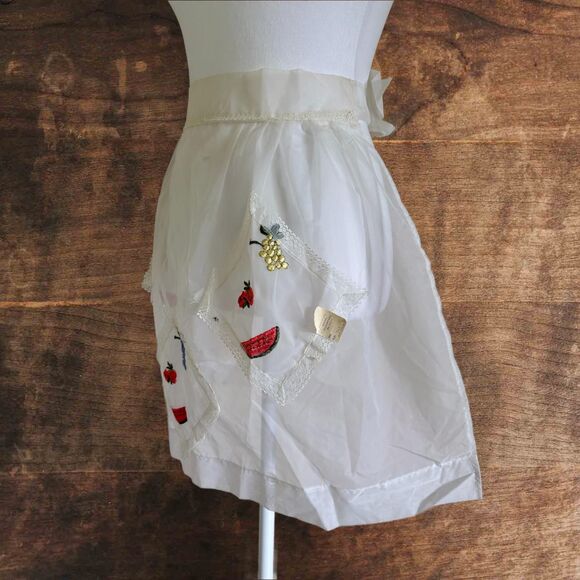 Vintage ENKA Sheer Half Apron White with Fruit Pattern Pockets 1950's - Picture 2 of 9